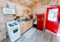 Cozy tiny cabin in Petros -Windrock Hotels in Morgan County