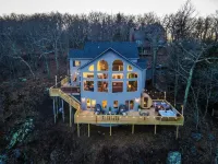 Designer Home w/ Incredible Views, Sleeps 16