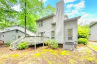 Urban Woodland at High Point Hotel in zona High Point Museum