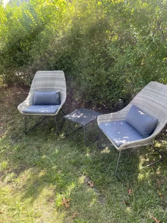 Entire 2 BedRoom Duplex home walk to Hofstra University and Nassau Coliseum