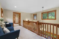 The Bolton House - 5 BR 3.5 BA Home with Hot Tub
