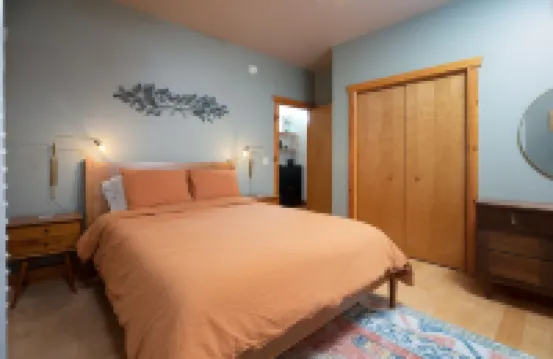 Modern Cabin w/ Hot Tub-Minutes to Lakes & Skiing