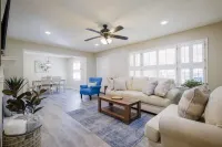 Modern Decor•Centrally Located•Huge Fenced in Yard•Pets Welcome•Fireplace•Grill