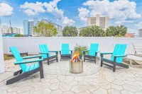 Sunrise on Sunset: 5 bed/5 bath sleeps 16 with a heated pool!