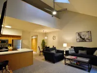 Tenney Mountain Condo - Psu, Skiing, Lake, Hiking Trails Nearby! Hoteles en Plymouth