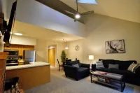 Tenney Mountain Getaway - Ski In/Ski Out; Lake, Hiking Trails, PSU Nearby!