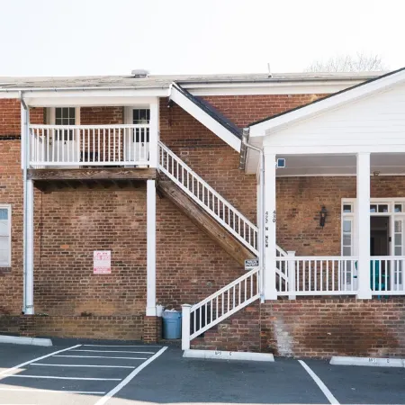 Spacious 3 Bedroom 2 Full Bathroom Newly Renovated Apartment