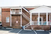 Spacious 3 bedroom  2 Full bathroom  apartment Hotel dekat Staunton Amtrak
