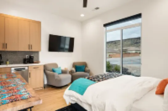 Great Value! Comfy Classy Casita! Kitchen & W/D