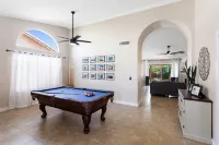 On HGTV Show House Hunters! Heated Pool! Family & Dog friendly, Prime location!