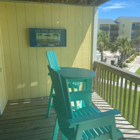 #1 Vrbo Rated Surf City Condo!  1 Min Walk to Beach & Pool!  1 Bedroom + Bunks