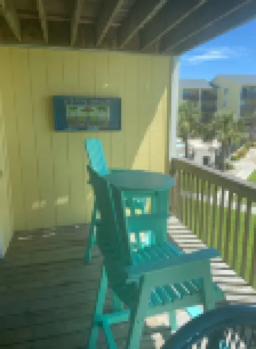 #1 Vrbo Rated Surf City Condo!  1 Min Walk to Beach & Pool!  1 Bedroom + Bunks