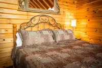 ✧Queen Cabin - wait until you see the BATHROOM!