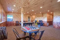 Hocking Hills Laikyns Lodge with Indoor pool- Great View!