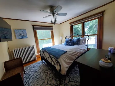 Historic home near lake, parks, shopping and BVU!  Perfect for the holidays!