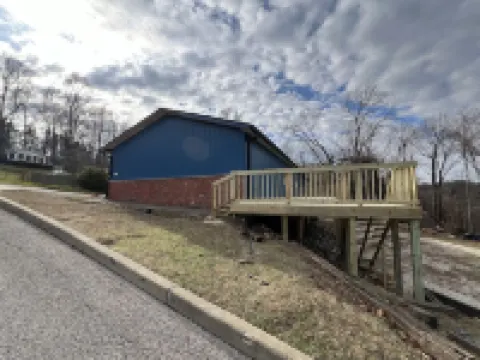 Spacious 3- Bd home in French Lick 弗倫奇利克酒店