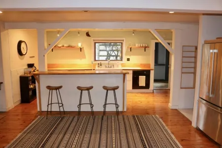 Historic Church Home in Woodstock/Saugerties Отели рядом с достопримечательностью «Napping Horse Farm»