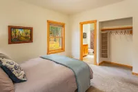 Alpine Woods cabin close to trails, ski in/out