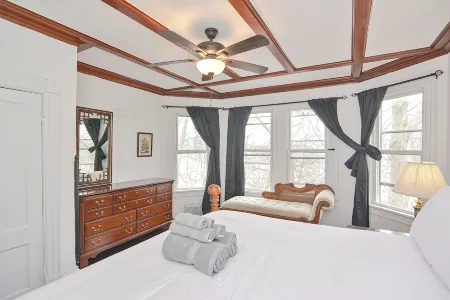 Art House! Spacious Getaway By Mass Moca