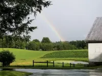Enjoy peaceful farm life! Pet-friendly, 23 acres, baby goats and chickens!