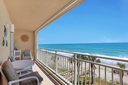 Coastal Charm: 2 Bedroom 2 Bath Beachfront Condo, Indian Harbour Beach
