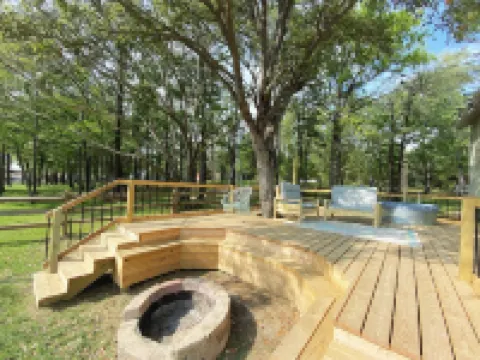 AMAZING Lake Views - Modern Luxury, Pet-friendly, Cowboy Pool, 2 King Beds!