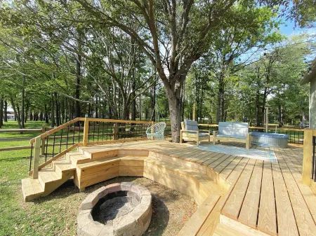 AMAZING Lake Views - Modern Luxury, Pet-friendly, Cowboy Pool, 2 King Beds!