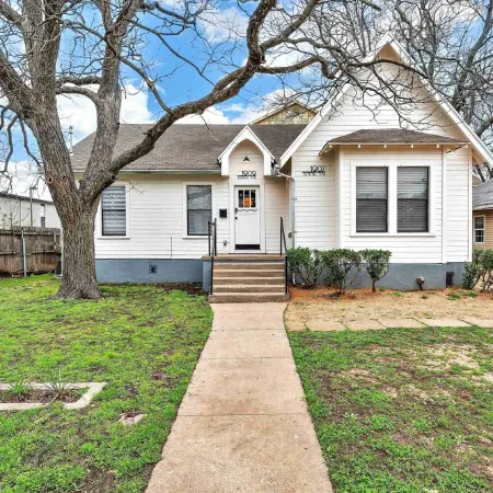 The Duet 1 BR- Just Steps from Baylor University and Minutes from The Silos