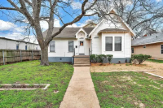 The Duet 1 BR- Just Steps from Baylor University and Minutes from The Silos