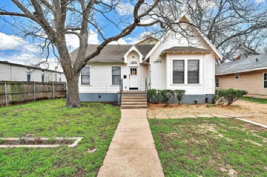 The Duet 1 BR- Just Steps from Baylor University and Minutes from The Silos