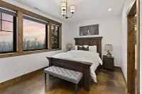 Gorgeous mountain getaway - VIEWS - HotTub - Private - Wildlife - Close to town - Lodges