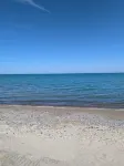 Cozy Pet Friendly Cottage, Partial Water View, Sleeps 7, Half Block from Beach!