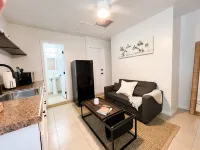 Private cozy Suite // BEACH within 5 miles