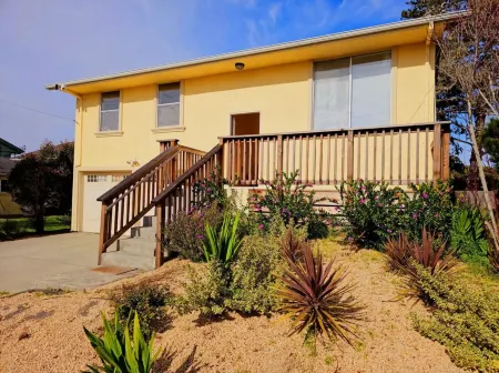 Poplar Beach Home Отели рядом с достопримечательностью «Венис Бич»