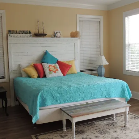 Spring Discount 10% 5 Br/5.5BA-1Blk from Beach/Marsh/Dock/Pvt Pool/Pet Friendly