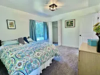 Gem in Milwaukie 2 bedroom - 2 Bathroom -  Huge yard Hôtels à : 