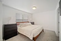 Townhouse w views + 2 car garage + washer + dryer