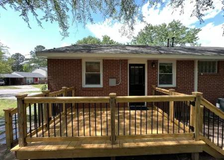 3 BR renovated home, near downtown Raleigh, privacy fenced backyard!