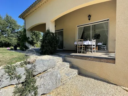 Les Gites des Mazes Ardèche Отели в г. Валлон-Пон-д'Арк