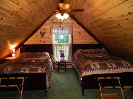 "Your Neck of the Woods" Cabin Rental: Peaceful Get-away Overlooking Fish Creek
