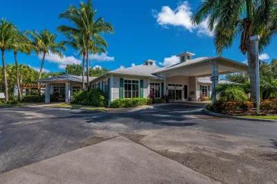 Beach Vibe Golf Condo with Resort Pool and Amenities!