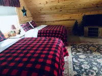 Hayward, Round Lake Retreat! Private Dock, 3 Kayaks, Beautifully Maintained!
