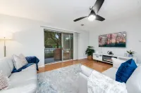 ♛The Broadway Special♛ - 2 Bd/1 Bath Smart-Condo! Hotels in Lansing