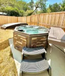 Cozy 3 bed home with hot tub, garage, EV Hotels near Kids Foot Locker