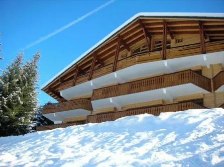 Spacious 3 Bedroom Apartment - outstanding views