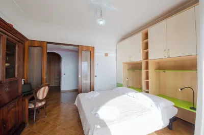 Raphael House, terrace with solarium and sea view Hotel in zona Chiesa San Pancrazio Martire
