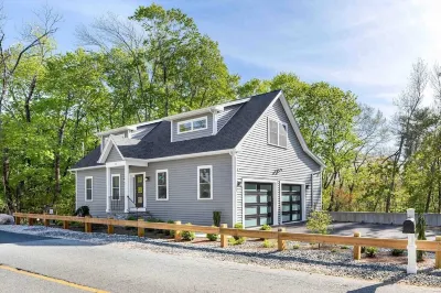 Luxury Home | Fire Pit | Beach | Grill | 2 Decks Hotels near Jaswell's Farm LLC