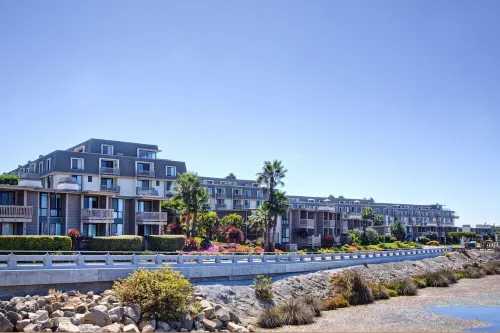 North Coast Village Newly Remodeled Steps to Beach