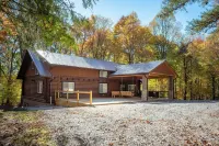 Luxurious Forest Getaway at Historic Baughman Park New Log Cabin 2 Hotels near Flint Ridge Vineyard & Winery