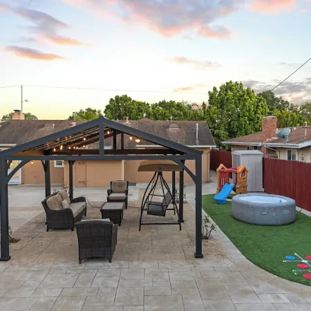 Coastal Home Near UCSB & Airport + Hot Tub, King Beds, Fast Wifi, Sleeps 6